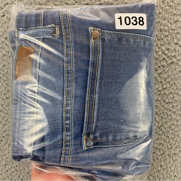 Judy Blue Medium Wash Distressed Skinny Jeans with Camo Print Patch Size 11/30 - Picture 15 of 15